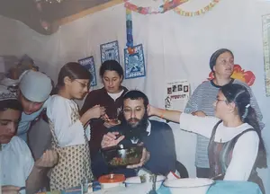 סוכת אמיתי תשס''ו, מימין לשמאל אילה, מיכי, יגאל, ברוריה, שלומית, מור, יהודה