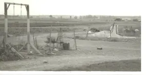 השירותים בחוץ