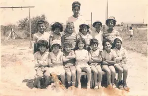 כיתה א במושב  עם המורה כרמלה שמחי 