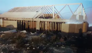 אלי מנצובסקי בונה את בית המשפחה בשכונת להבה תשס''ה