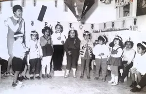 חג חנוכה 1962 עם הגננת גאולה